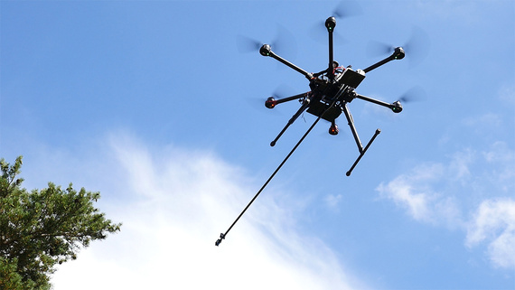 Drone pengendali hama