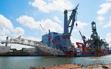 Crane heavy duty di kapal
