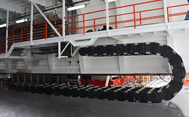 Cantilever skid