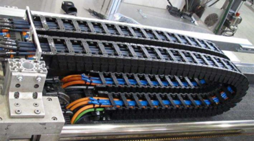 Kabel igus dalam uji beban