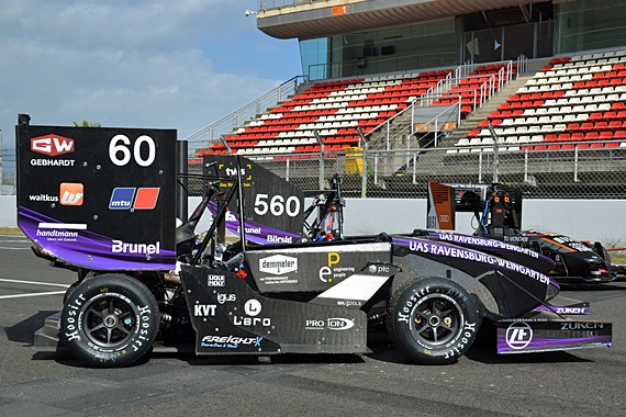 Mobil balap Formula Student dengan gear cetak 3D yang terbuat dari polimer iglidur