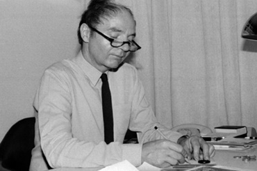 Günter Blase pada tahun 1964 di kantornya di igus