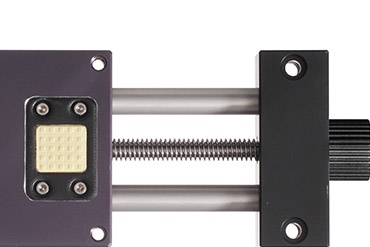 Sistem linear dengan penggerak lead screw untuk aplikasi horizontal