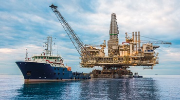 Industri maritime: vessel dan oil rig