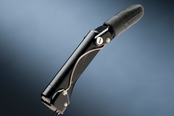 Jari dari prostesis vincent hand dengan bearing yang di sesuaikan yang terbuat dari iglidur® bar stock